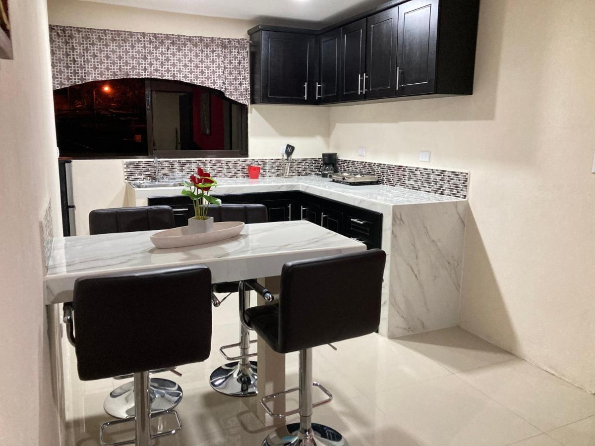 Ana Lu 2, Only 10 Minutes From Airport Apartment